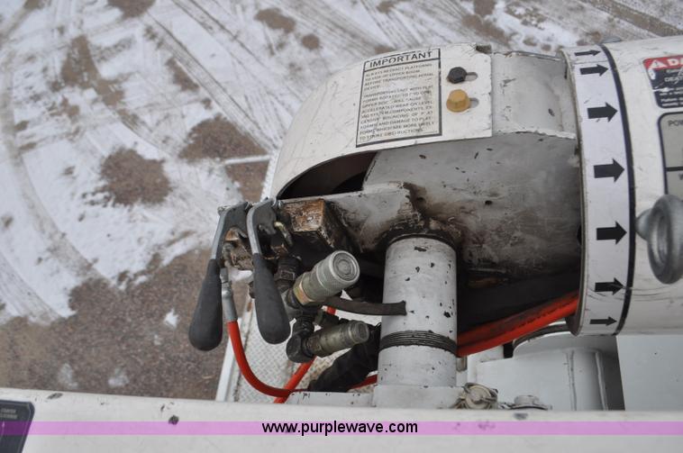 image for item G7044 1993 International 4600 service truck