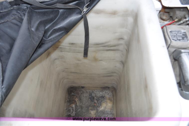 image for item G7044 1993 International 4600 service truck