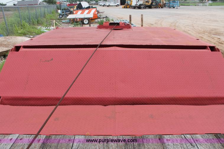 image for item H5829 1985 Trail-Eze LP30H46 tilt deck equipment trailer