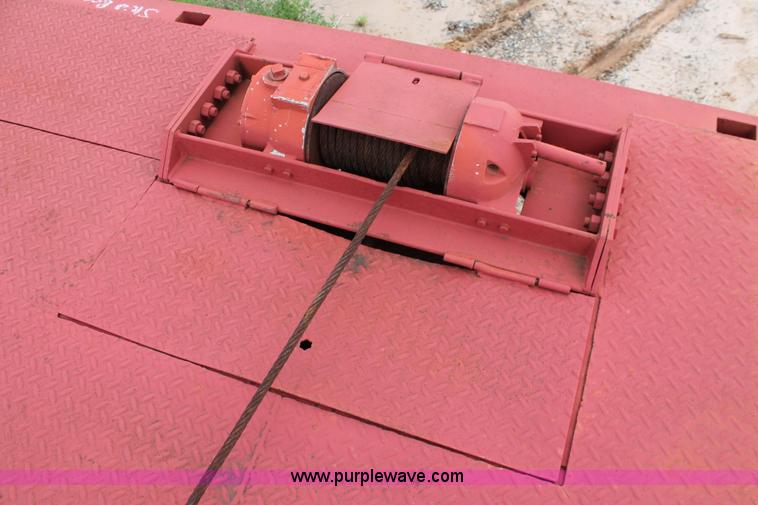 image for item H5829 1985 Trail-Eze LP30H46 tilt deck equipment trailer