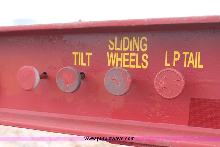 image for item H5829 1985 Trail-Eze LP30H46 tilt deck equipment trailer