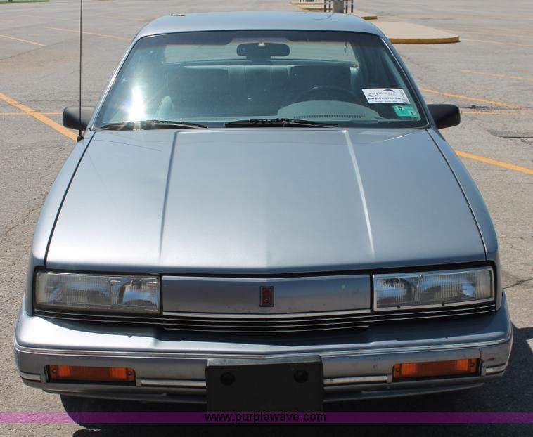 image for item H5833 1991 Oldsmobile Cutlass Calais