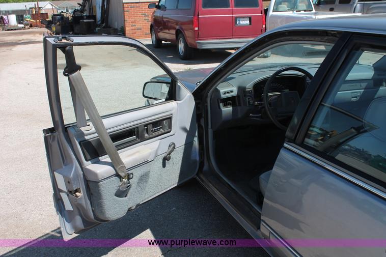 image for item H5833 1991 Oldsmobile Cutlass Calais