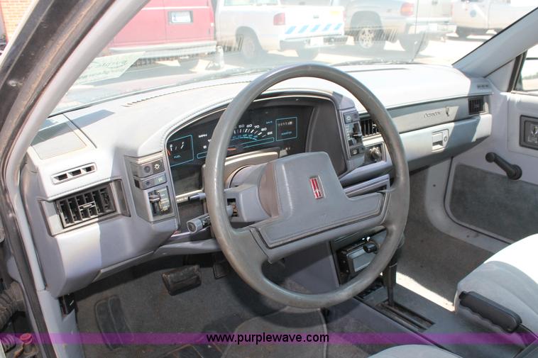 image for item H5833 1991 Oldsmobile Cutlass Calais