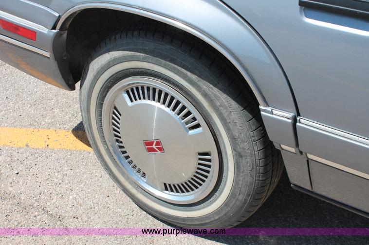 image for item H5833 1991 Oldsmobile Cutlass Calais