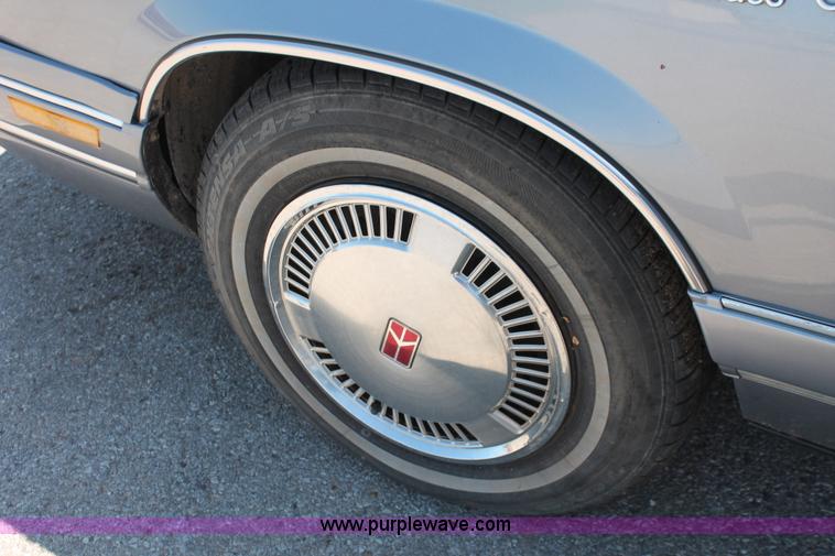 image for item H5833 1991 Oldsmobile Cutlass Calais