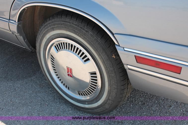 image for item H5833 1991 Oldsmobile Cutlass Calais