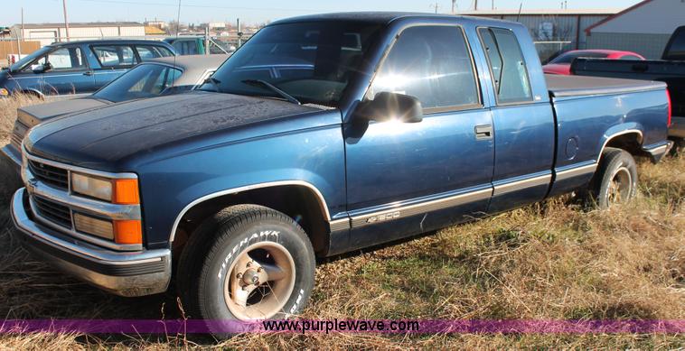 image for item H8002 1998 Chevrolet Silverado 1500 Ext. Cab pickup truck