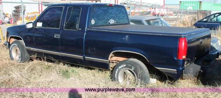 image for item H8002 1998 Chevrolet Silverado 1500 Ext. Cab pickup truck