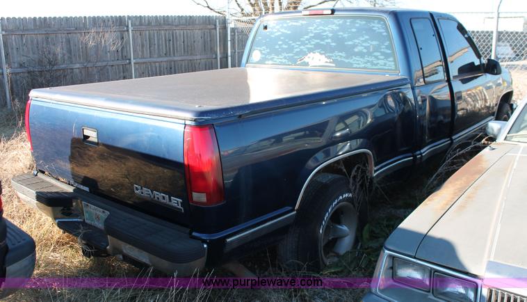 image for item H8002 1998 Chevrolet Silverado 1500 Ext. Cab pickup truck
