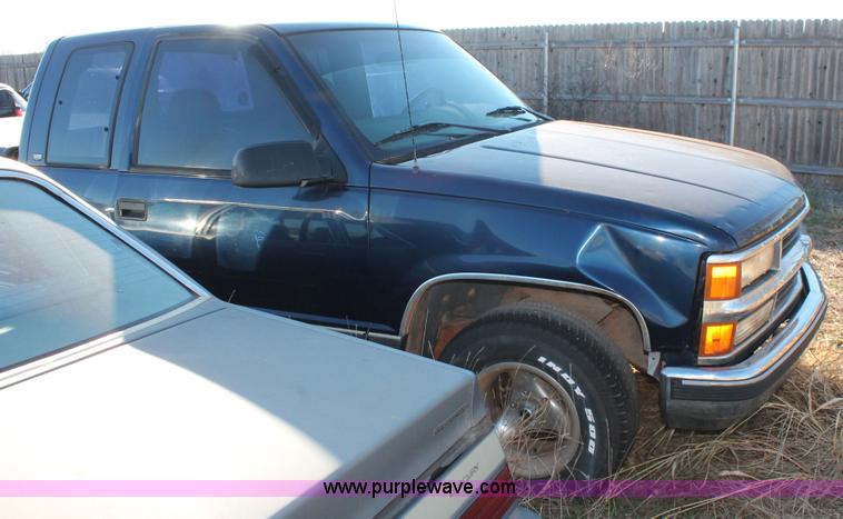 image for item H8002 1998 Chevrolet Silverado 1500 Ext. Cab pickup truck