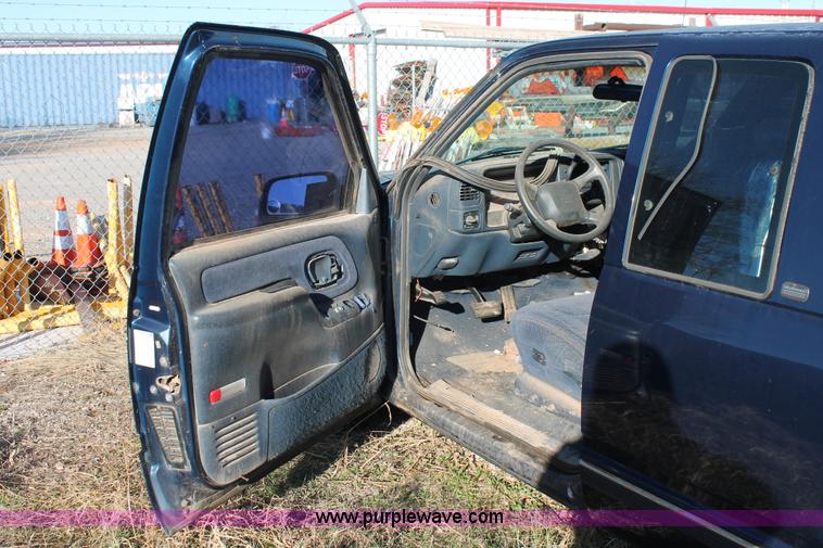 image for item H8002 1998 Chevrolet Silverado 1500 Ext. Cab pickup truck