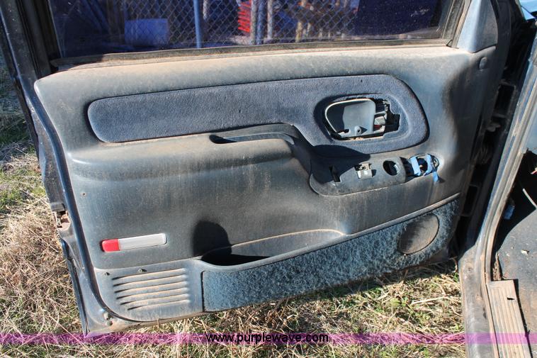 image for item H8002 1998 Chevrolet Silverado 1500 Ext. Cab pickup truck