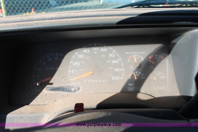 image for item H8002 1998 Chevrolet Silverado 1500 Ext. Cab pickup truck