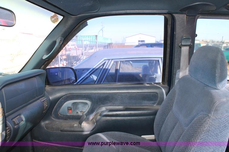 image for item H8002 1998 Chevrolet Silverado 1500 Ext. Cab pickup truck