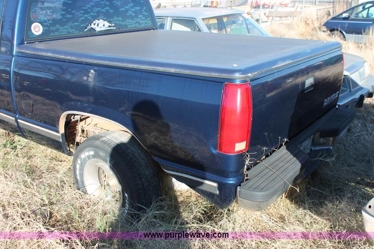 image for item H8002 1998 Chevrolet Silverado 1500 Ext. Cab pickup truck