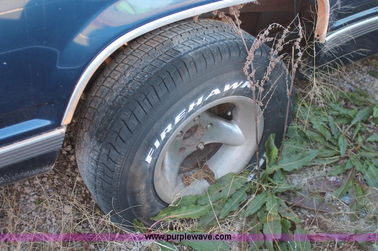 image for item H8002 1998 Chevrolet Silverado 1500 Ext. Cab pickup truck