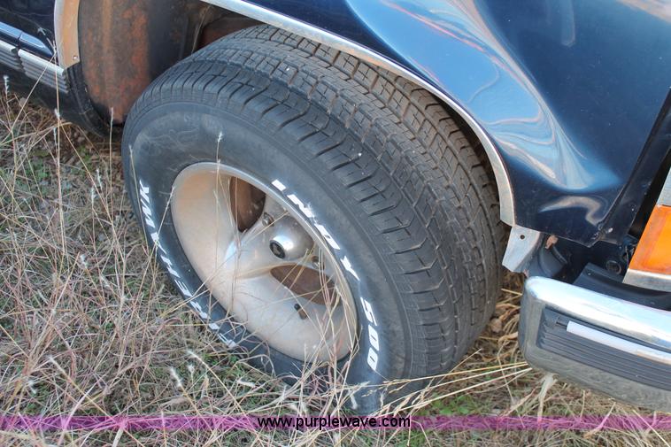 image for item H8002 1998 Chevrolet Silverado 1500 Ext. Cab pickup truck