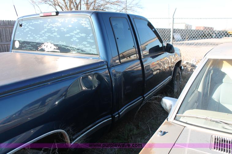 image for item H8002 1998 Chevrolet Silverado 1500 Ext. Cab pickup truck