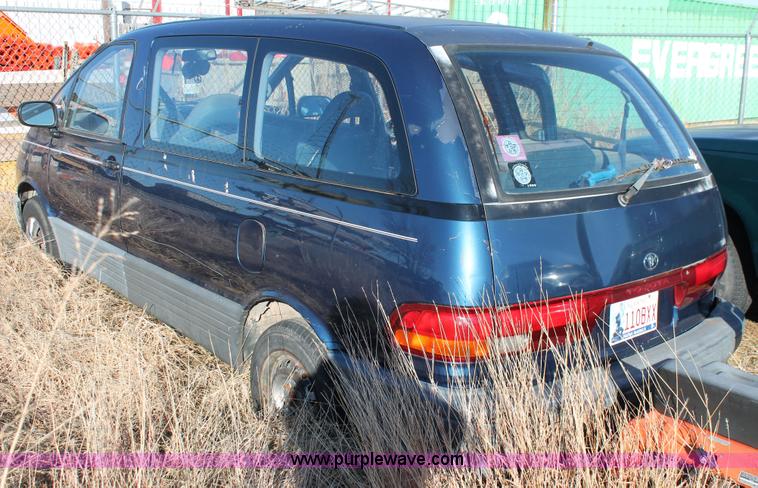 image for item H8003 1991 Toyota Previa DLX van