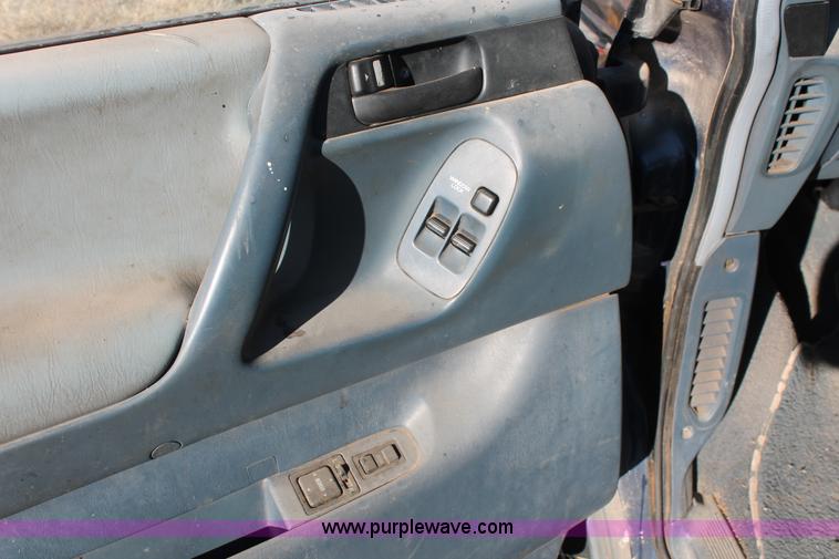 image for item H8003 1991 Toyota Previa DLX van