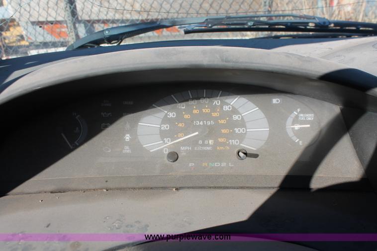 image for item H8003 1991 Toyota Previa DLX van