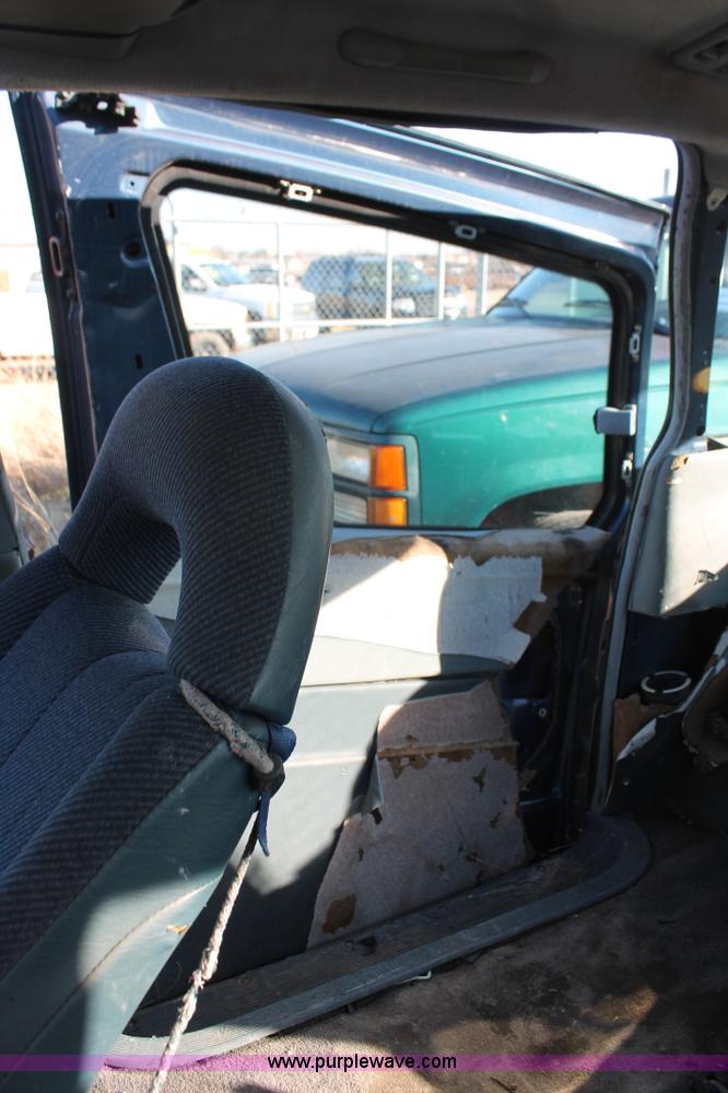 image for item H8003 1991 Toyota Previa DLX van