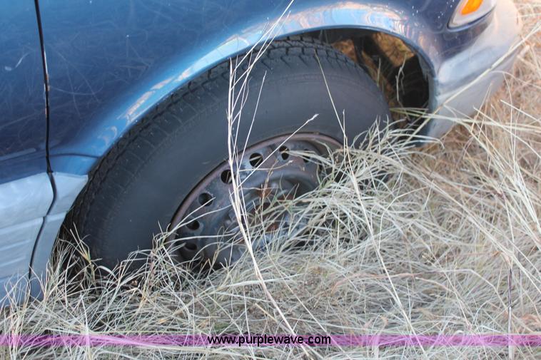 image for item H8003 1991 Toyota Previa DLX van