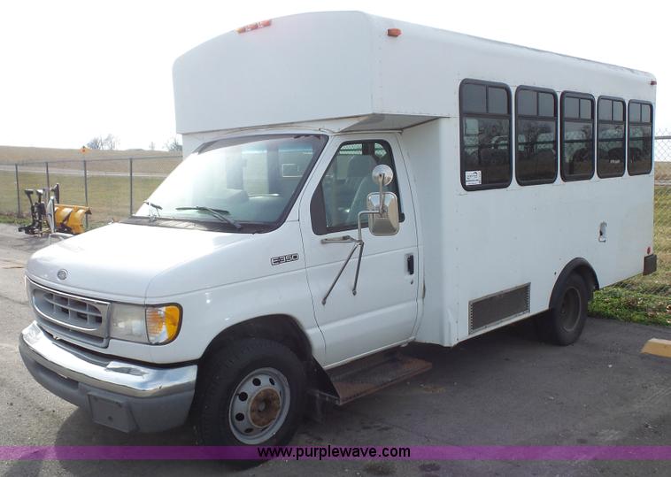image for item J4557 1998 Ford Econoline E350 bus