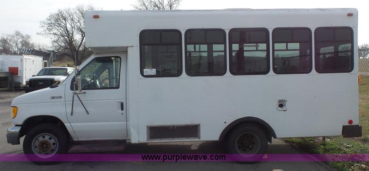 image for item J4557 1998 Ford Econoline E350 bus