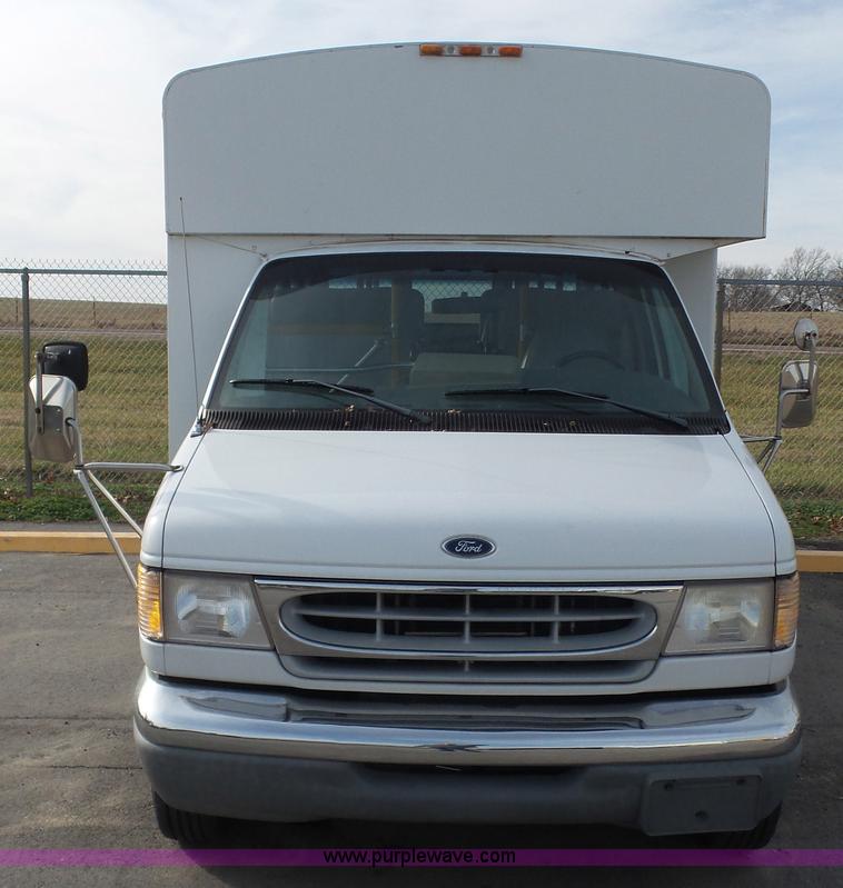 image for item J4557 1998 Ford Econoline E350 bus
