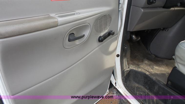 image for item J4557 1998 Ford Econoline E350 bus