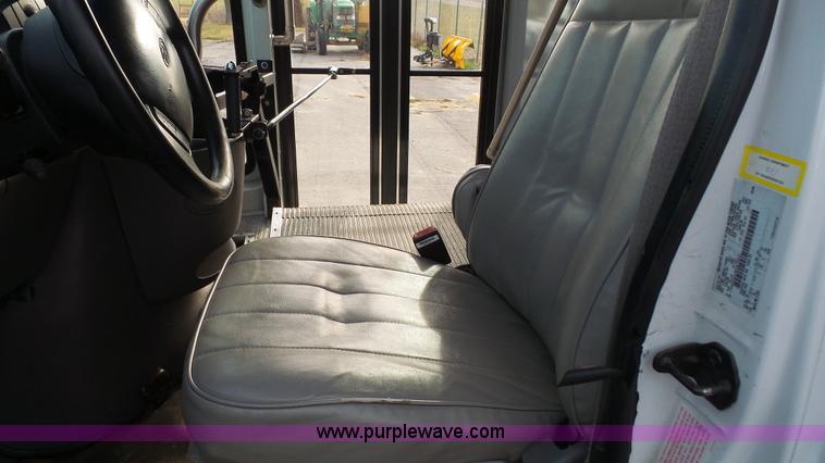 image for item J4557 1998 Ford Econoline E350 bus