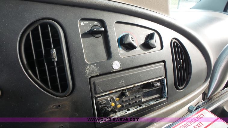 image for item J4557 1998 Ford Econoline E350 bus