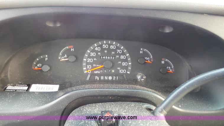 image for item J4557 1998 Ford Econoline E350 bus