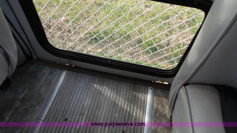 image for item J4557 1998 Ford Econoline E350 bus