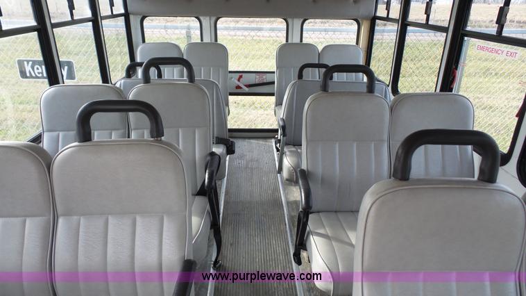 image for item J4557 1998 Ford Econoline E350 bus