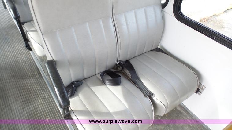 image for item J4557 1998 Ford Econoline E350 bus