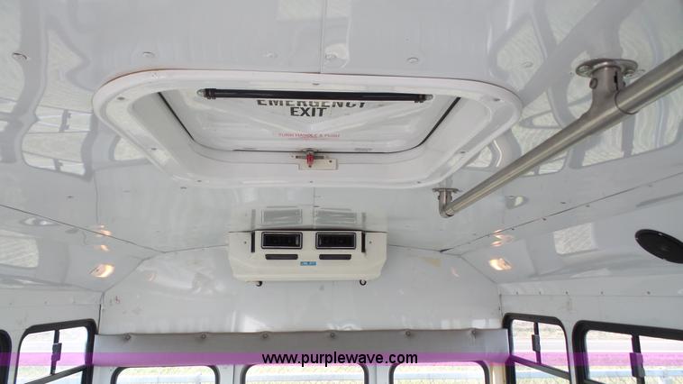 image for item J4557 1998 Ford Econoline E350 bus