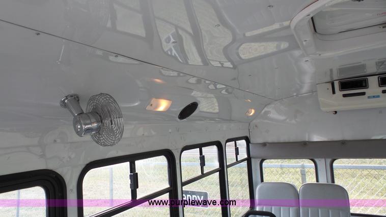 image for item J4557 1998 Ford Econoline E350 bus