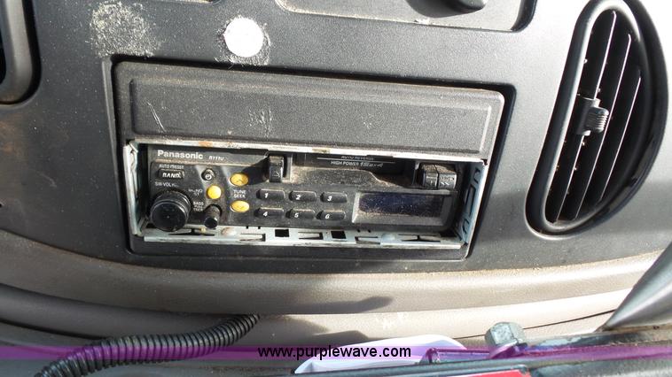 image for item J4557 1998 Ford Econoline E350 bus