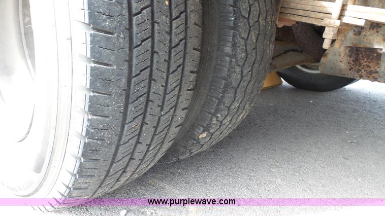 image for item J4557 1998 Ford Econoline E350 bus