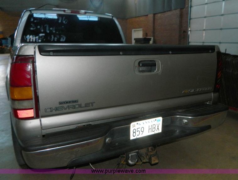 image for item J5161 2000 Chevrolet Silverado 1500 Ext. Cab pickup truck