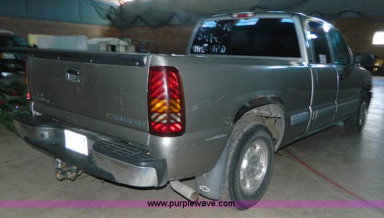 image for item J5161 2000 Chevrolet Silverado 1500 Ext. Cab pickup truck