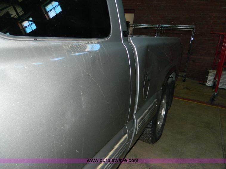 image for item J5161 2000 Chevrolet Silverado 1500 Ext. Cab pickup truck