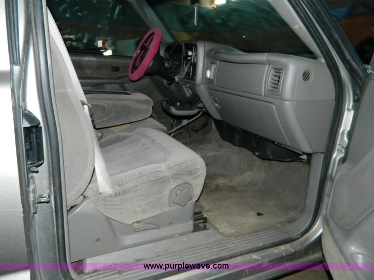 image for item J5161 2000 Chevrolet Silverado 1500 Ext. Cab pickup truck