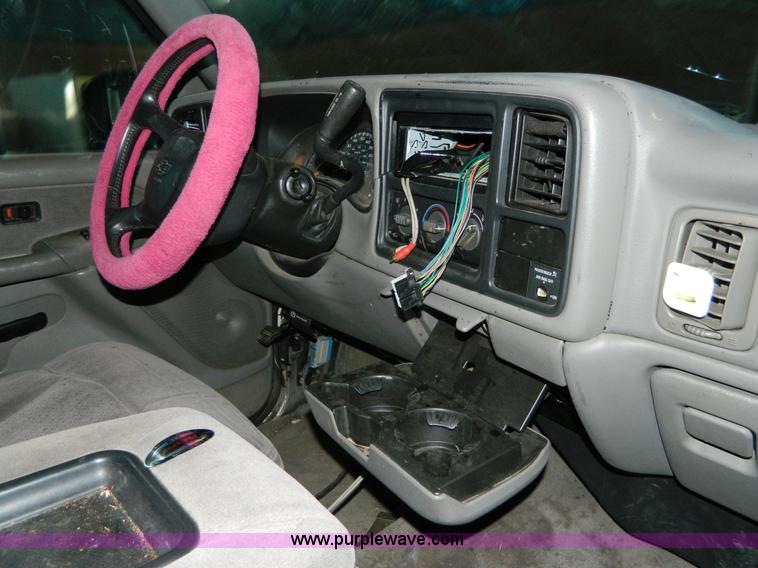 image for item J5161 2000 Chevrolet Silverado 1500 Ext. Cab pickup truck