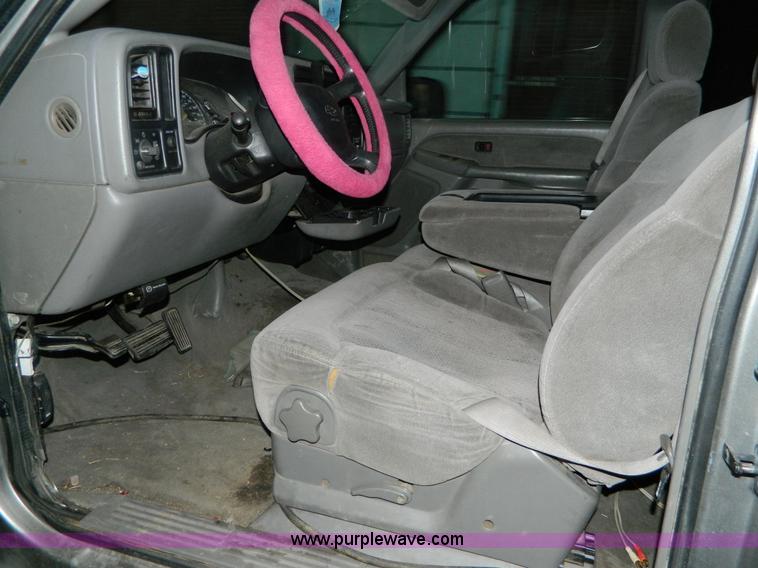 image for item J5161 2000 Chevrolet Silverado 1500 Ext. Cab pickup truck