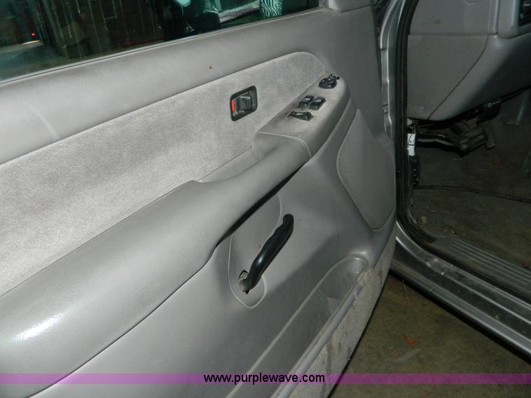 image for item J5161 2000 Chevrolet Silverado 1500 Ext. Cab pickup truck