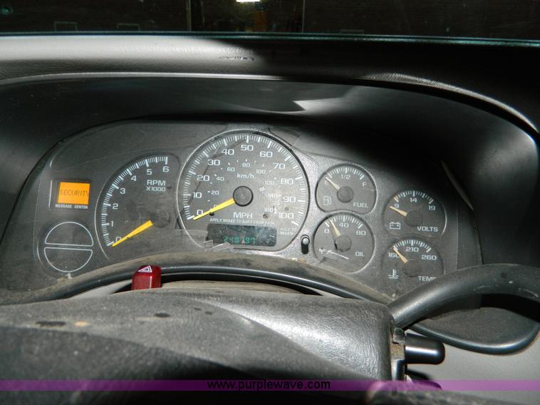 image for item J5161 2000 Chevrolet Silverado 1500 Ext. Cab pickup truck